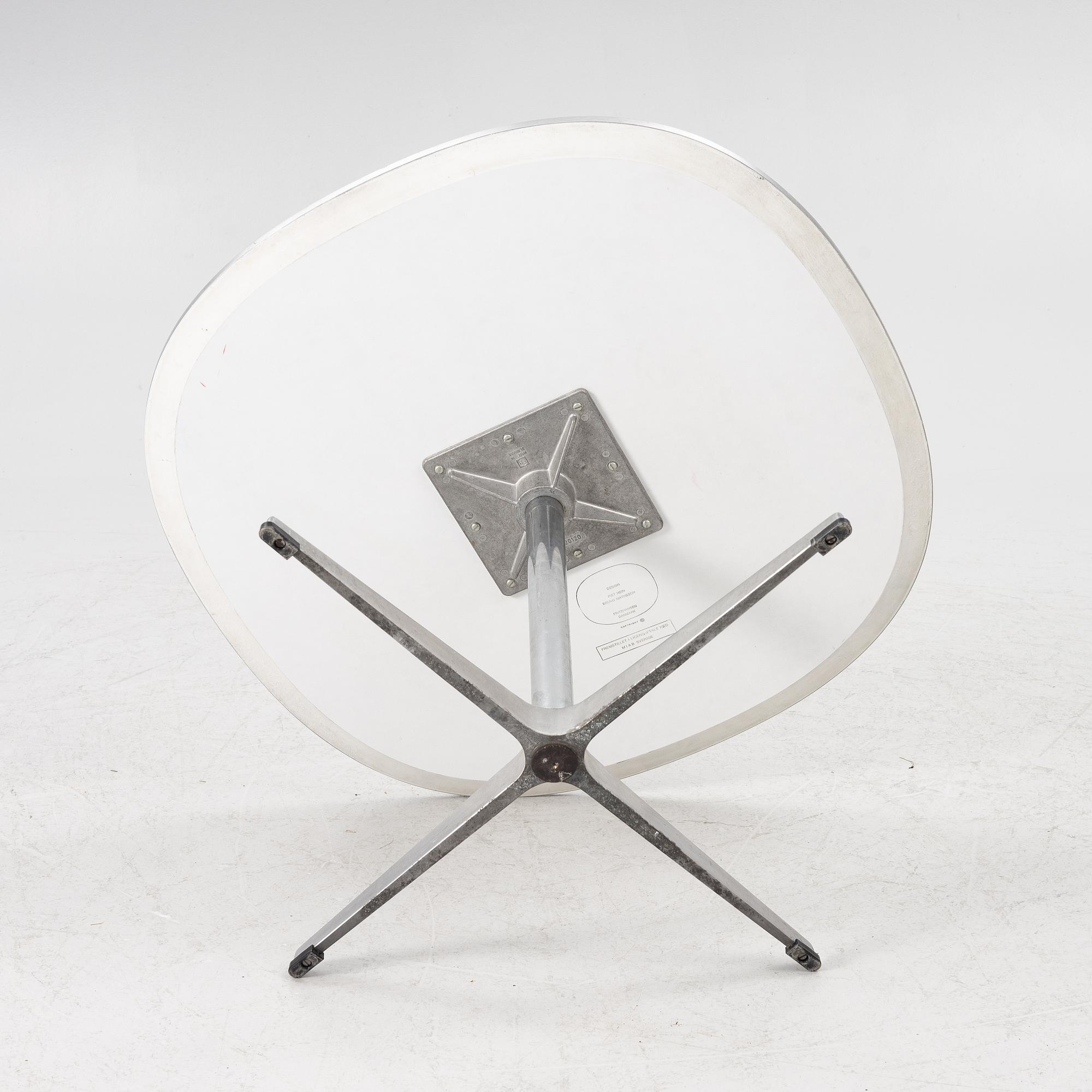 Bruno Mathsson, Piet Hein & Arne Jacobsen, soffbord, "Supercirkel", Fritz Hansen, Danmark, 1980.