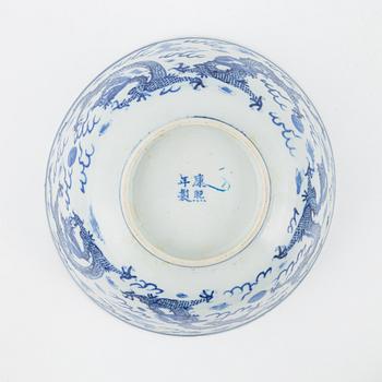 54 dinner service pieces, blue and white porcelain, Qing Dynasti, China, 18th/19th century.