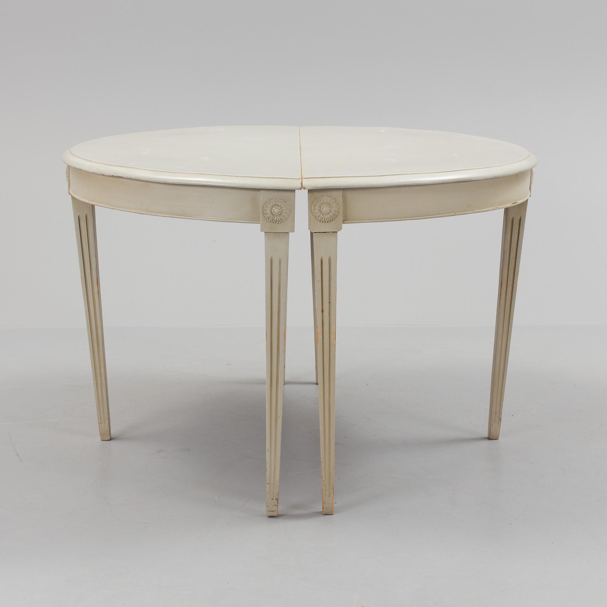 A lot of four mid 20th century Swedish Gustavian style chairs and one dinner table from around year 1900.