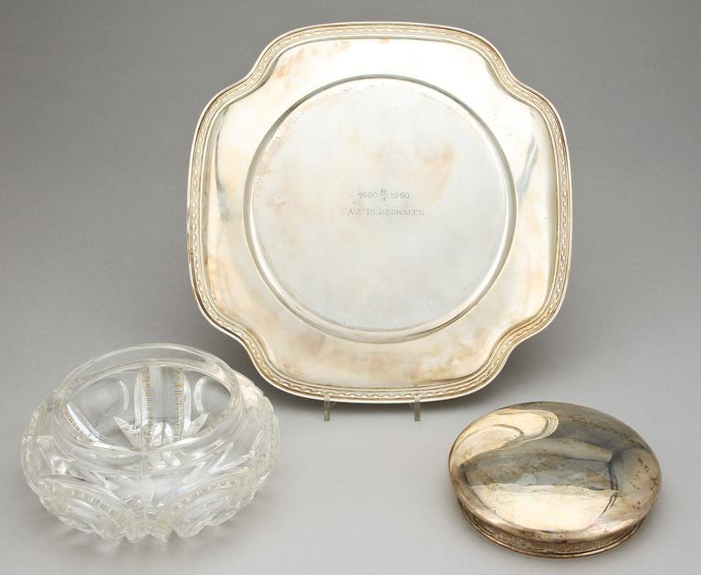 DOSA SAMT FAT, glas resp silver samt låghaltigtsilver, bla GAB, Stockholm, 1900-tal. Total silvervikt 481 g.