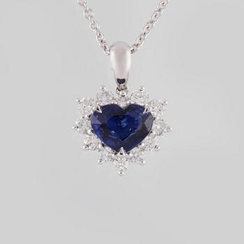HÄNGE, 18K vitguld med briljantslipade diamanter 0.42 ct  samt hjärtslipad blå safir, 1.26 ct. Vikt 3,5 gram.