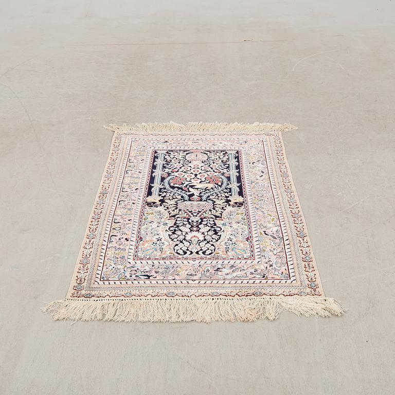 Oriental silk rug, approximately 122x77 cm.