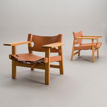 BØRGE MOGENSEN, A SET OF FOUR CHAIRS AND A TABLE. Spanish Chair.  Label marked Fredericia Stolefabrik, Denmark.