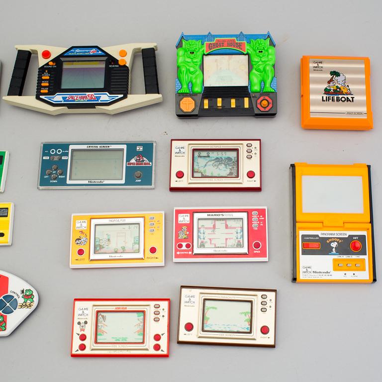 A lot of 15 Game & Watch and other handheld games, 1980/90s.