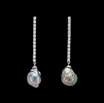 998. A pair of Tahiti pearl, 14 mm, and brilliant cut diamond earrings, tot. app. 0.50 cts.