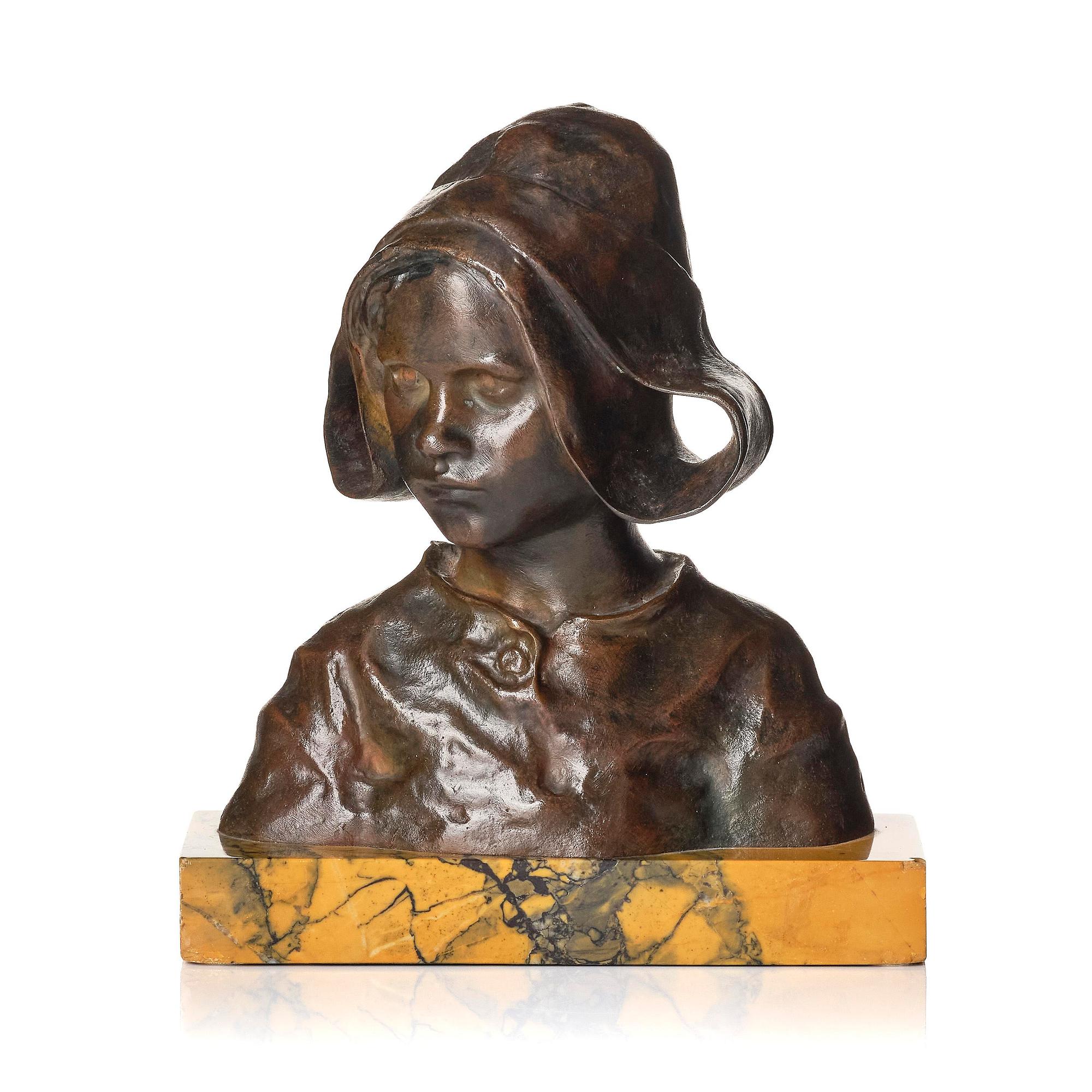 Girl with bonnet.