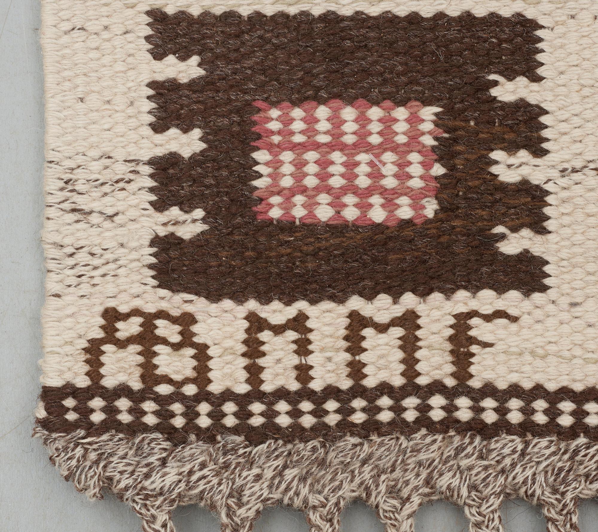 RUG. "Nyponblomman". Flat weave. 180,5 x 132,5 cm. Signed AB MMF.