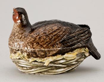 SMÖRHÖNA, porslin, Meissen. Marcoliniperioden 1774-1813.