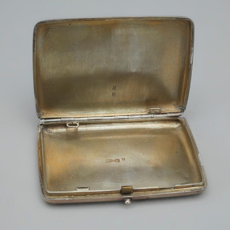 CIGARETTETUI, silver, Moskva, Ryssland, 1895. Vikt ca 140 g.
