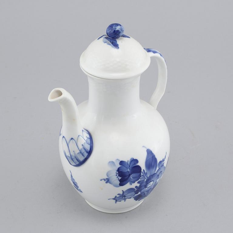 74 pieces of porcelain tableware by Royal Copenhagen, "Blue flower", second half of the 20th century.