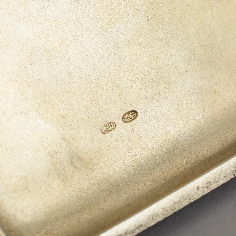 CIGARETTETUI, silver, Nikolay Shepelev, Riga, Lettland. 1902-1919. Vikt ca 325 gram.