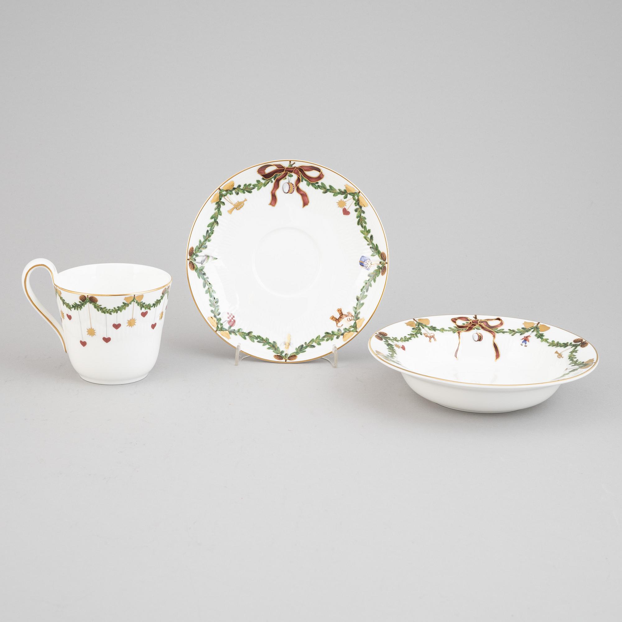 Julservis, 48 delar, porslin, Royal Copenhagen, Danmark.