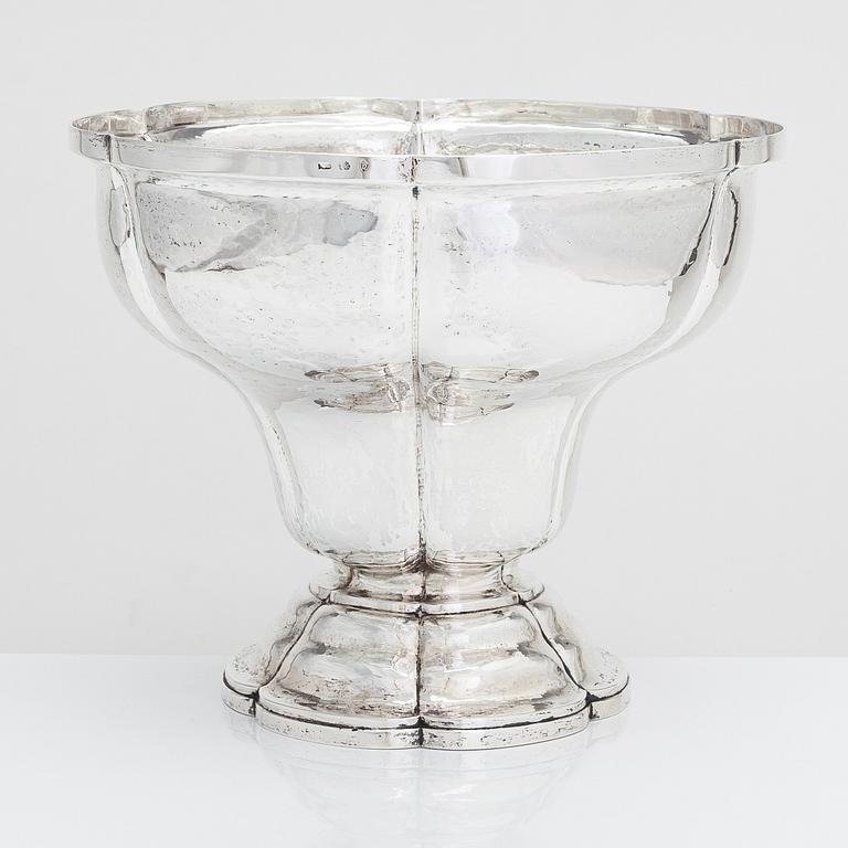 An early 20th-century silver bowl, maker's mark of L. Neresheimer & Co, Hanau, Germany .
