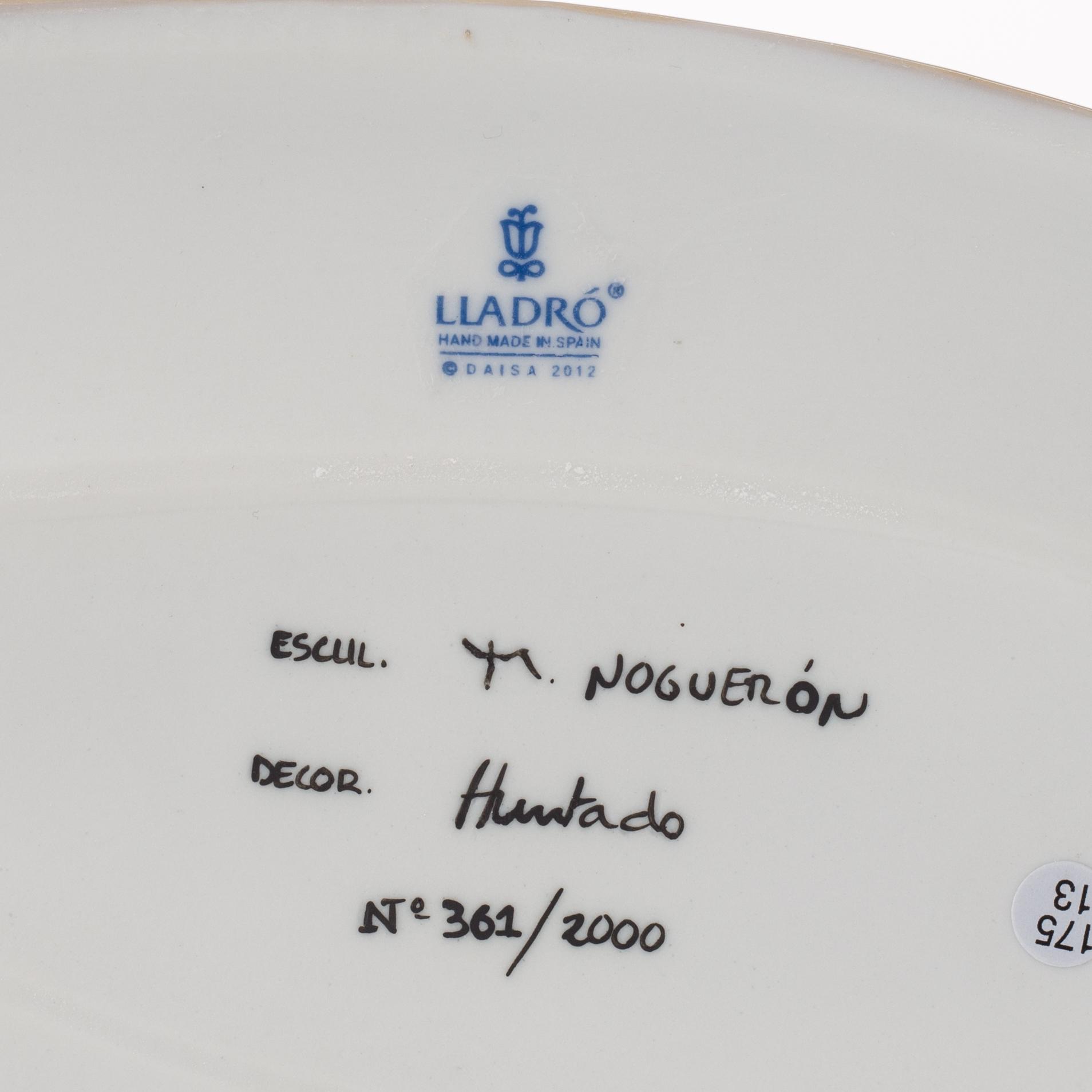 Marco Antonio Noguerón. figurine, "A romantic Christmas", Lladró, Spain.