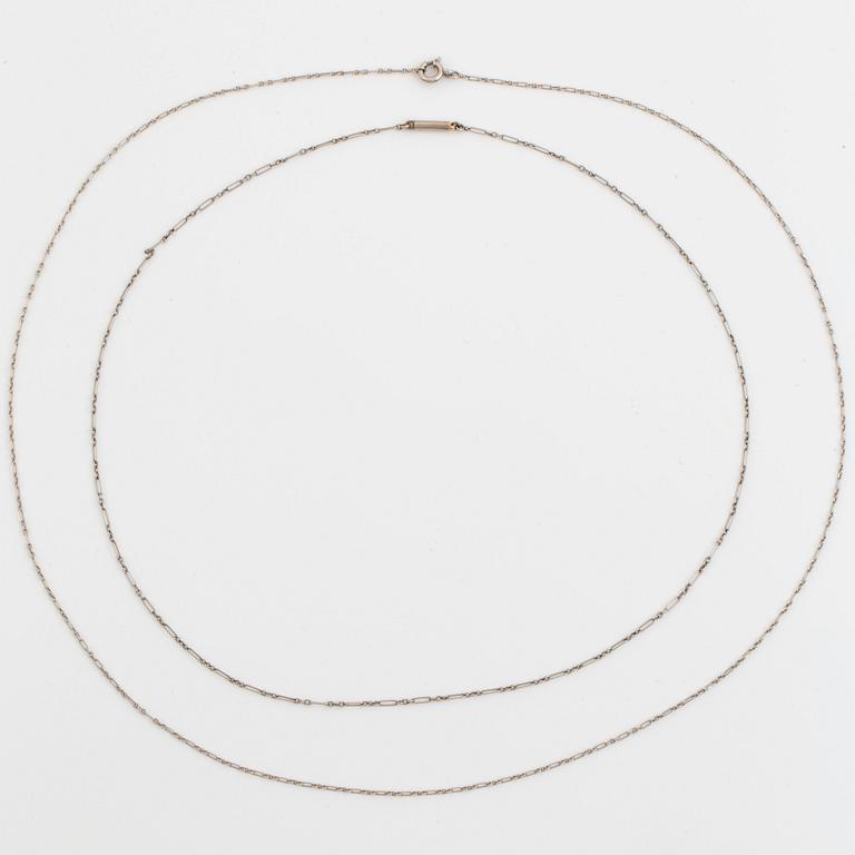 Två platinakedjor, troligen Fabergé.