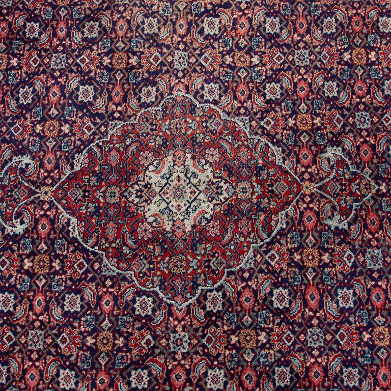 An old Serabend carpet ca 311 x 220 cm.