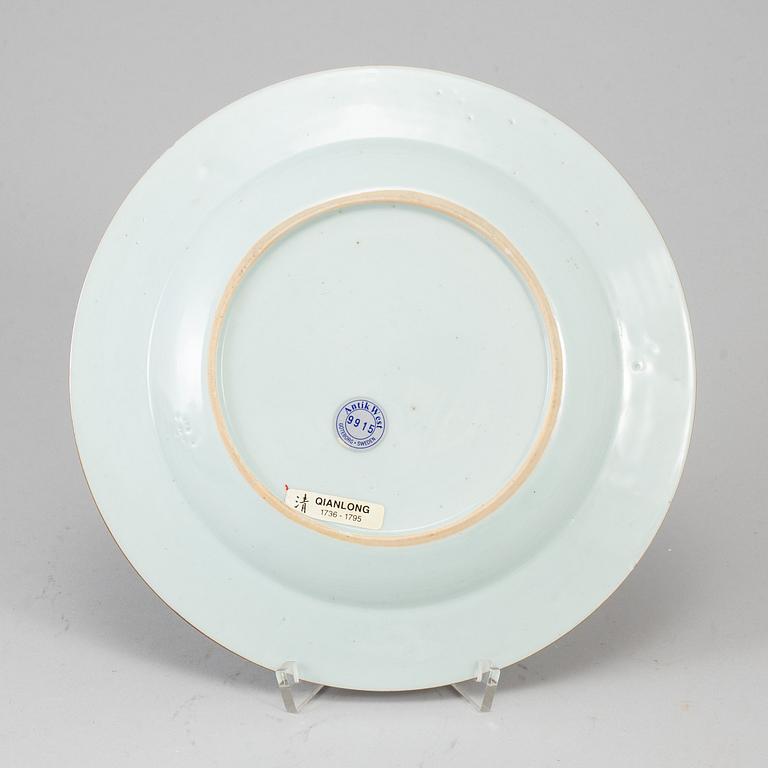 A blue and white and gilt plate, Qing dynasty, Qianlong (1736-95).