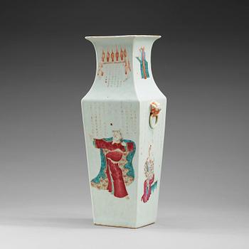 1647. A famille rose vase, late Qing dynasty (1644-1912).