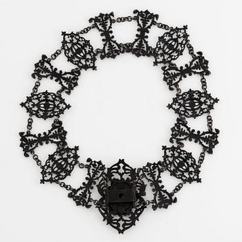 Collier svärtat gjutjärn.