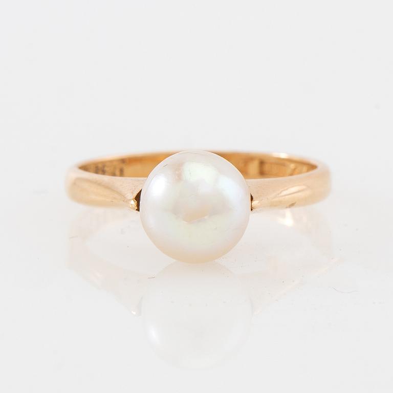 Ring, 18K gold and pearl, Stigbert, Stockholm, 1964.