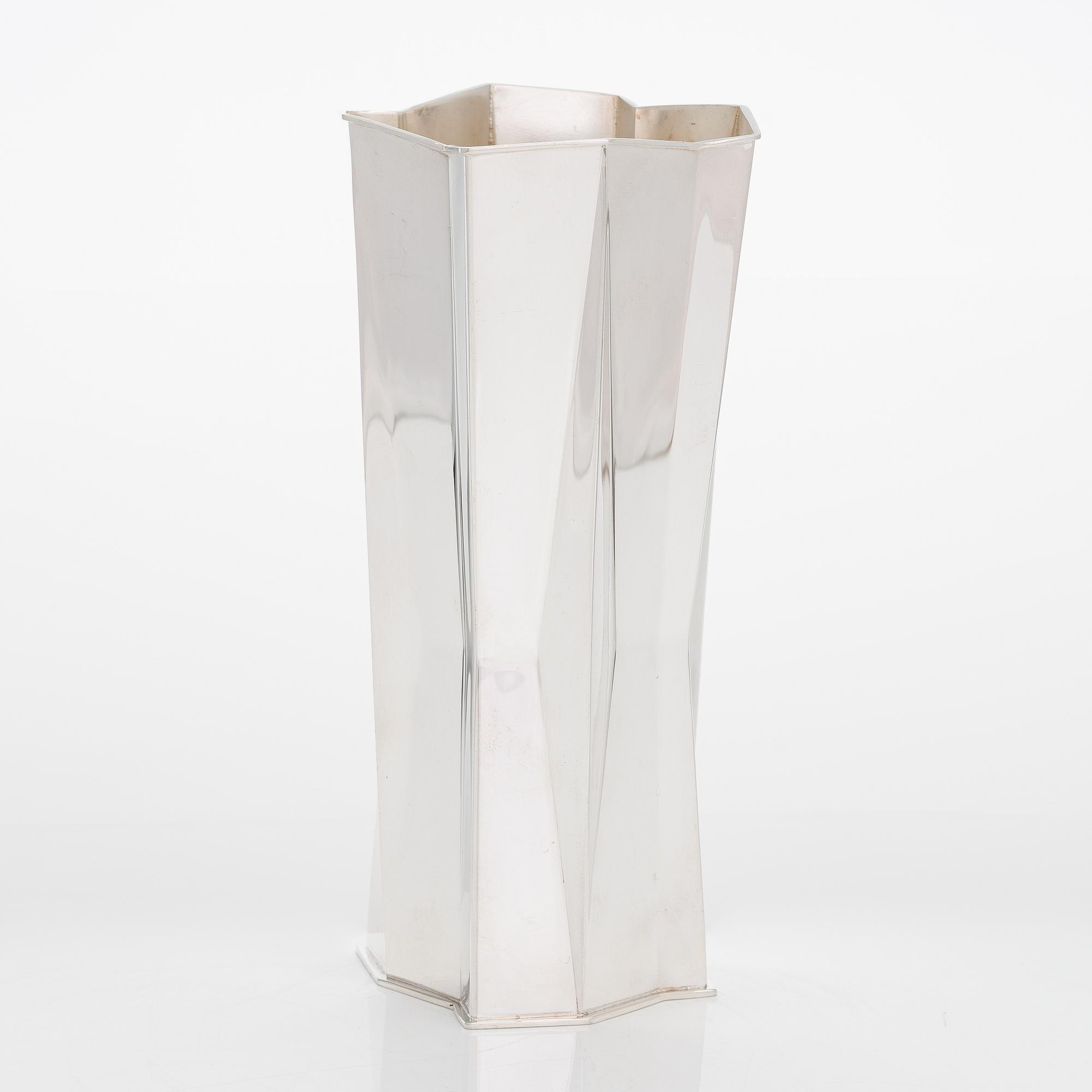 Tapio Wirkkala, silver vase 'TW6-4', Kultakeskus, Hämeenlinna.