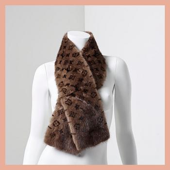 FUR COLLAR, Louis Vuitton.