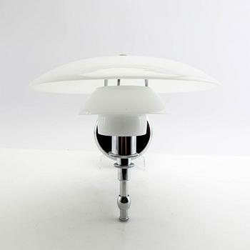 Poul Henningsen, vägglampa PH 3/2 för Louis Poulsen Danmark.