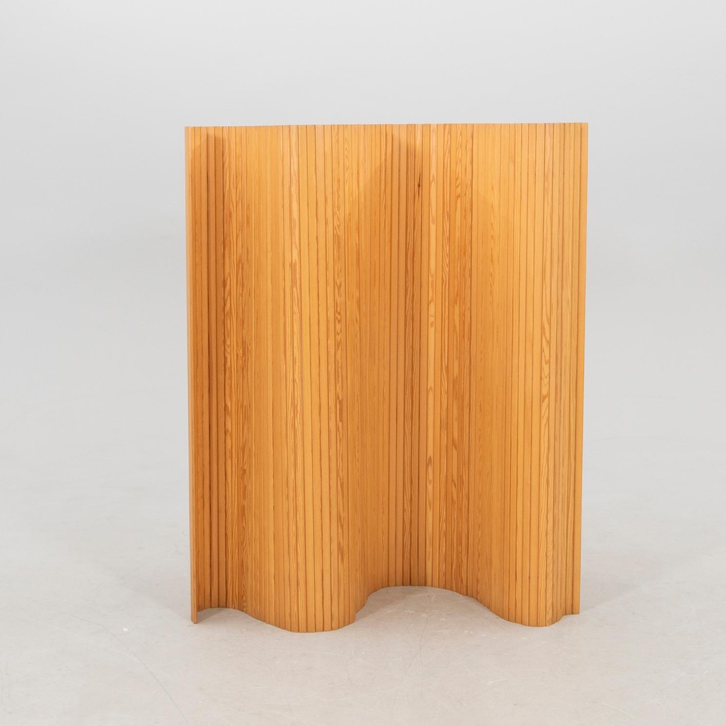 Alvar Aalto, vikskärm, modell 100 för Artek 1900-talets slut.