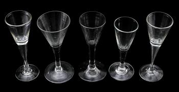 VINGLAS, 5 st snarlika, 1700-/1800-tal.