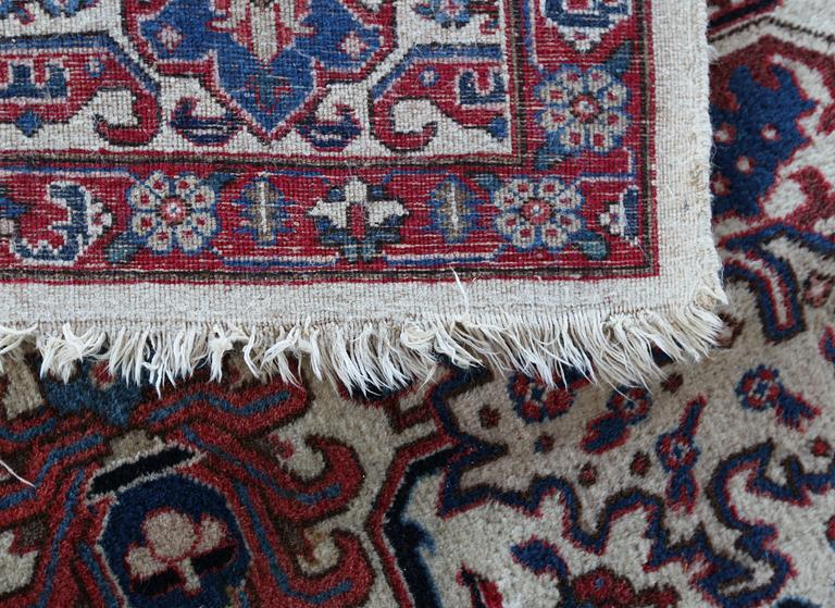 MATTA, Täbriz, old. 316 x 239 cm.