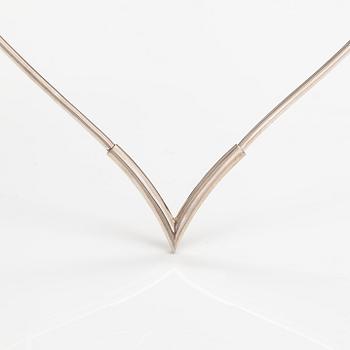 Pekka Piekäinen, Kaulakoru "Sydän", sterlinghopeaa. Platinoro, Turku.
