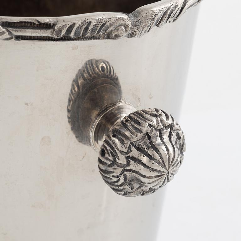 Wine cooler, silver plate, 20th century.