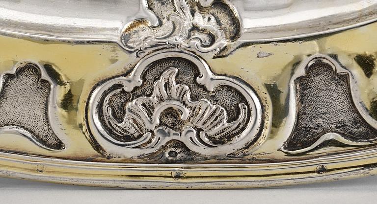 An Augsburg 1740s silver tray and a pair of jugs, marks of French import.
