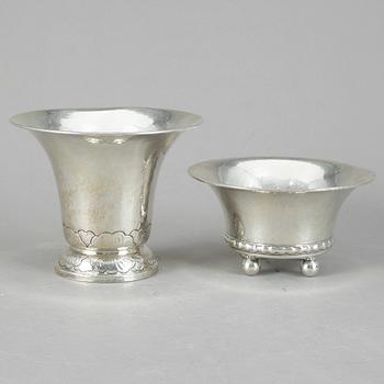 SKÅLAR, 2 stycken, silver, K Anderson samt CG Hallberg Stockholm, 1918 resp 1920. Total vikt ca 565 gram.