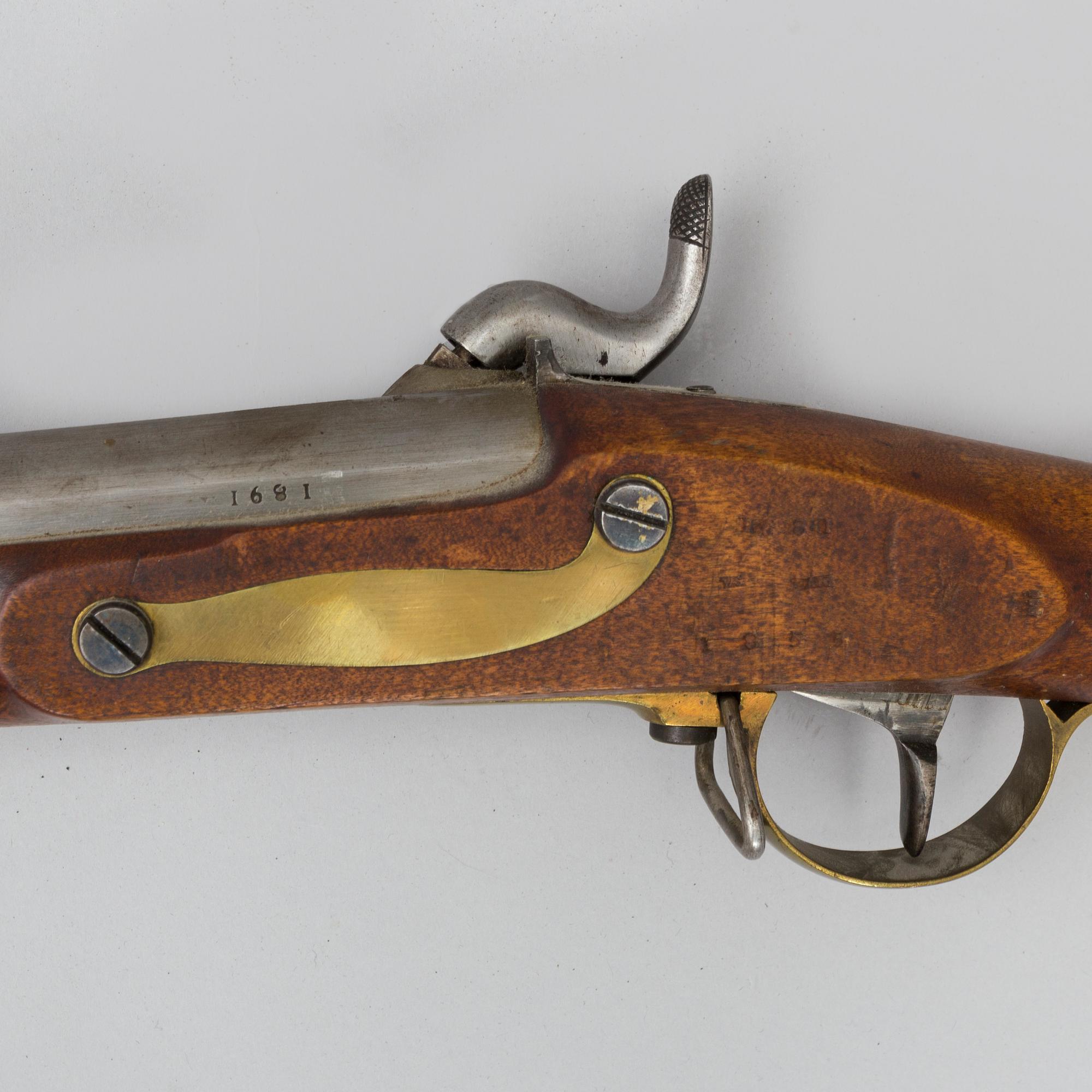 SLAGLÅSGEVÄR, svenskt, m/1845-54, Huskvarna faktori 1855 med bajonett.