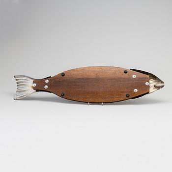 A fish plate in NS and wood, mid 20th century.