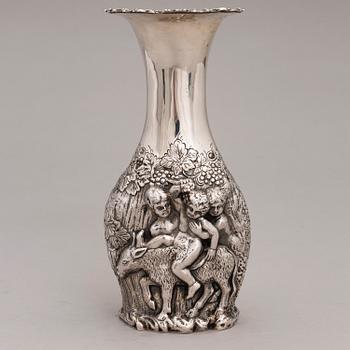A sterling silver vase, mark of William Comyns & Sons, London 1903.