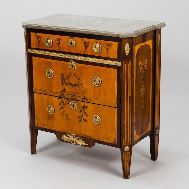 A Gustavian chest of drawers, late 18th century.