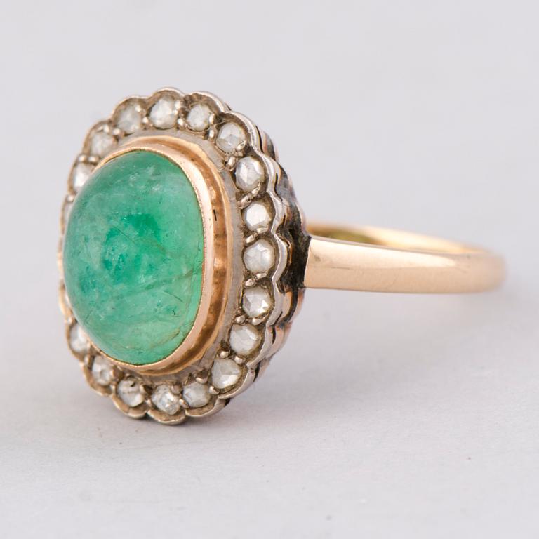 A RING, cabochon cut emerald, rose cut diamonds, 14K gold. Soviet.