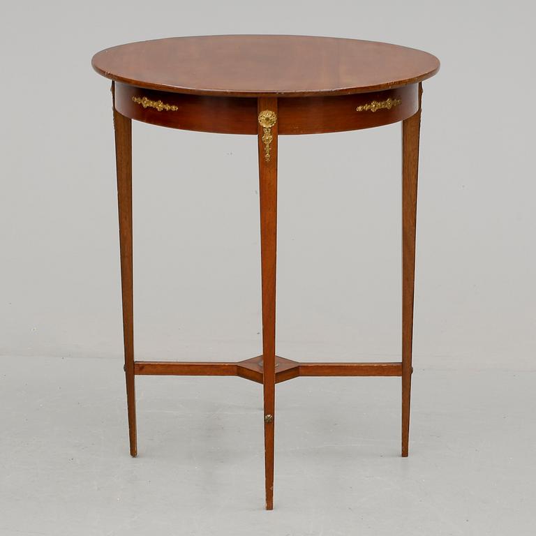 BORD, gustaviansk stil. 1900-talets första hälft.