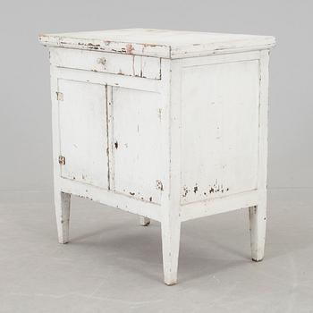 POTTSKÅP, gustavianskt, 1800-talets första hälft.