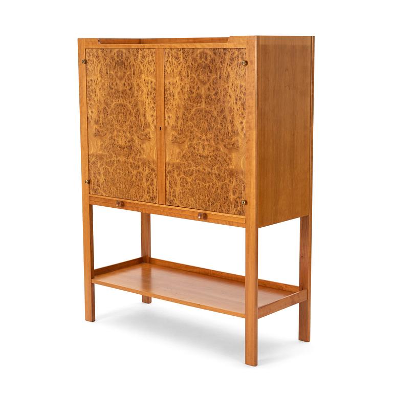 Josef Frank, a model 2135 cabinet, Firma Svenskt Tenn, post 1985.
