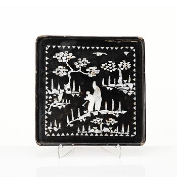 A Chinese lacquer box and tray, early 20th century.