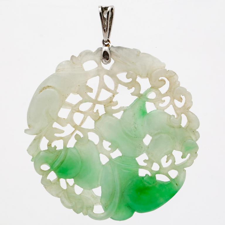 Pendant 18k whitegold, jadeite and brilliant-cut diamonds, height approx 6 cm.