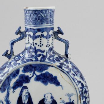 PILGRIMSKRUS, ett par, porslin, Kina, 1800-tal.
