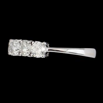 RING, 18K vitguld, 5 briljantslipade diamanter tot ca 1.66 ct.
