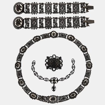 905. A Berlin steel and iron parure comprising a necklace, two bracelets and a brooch.