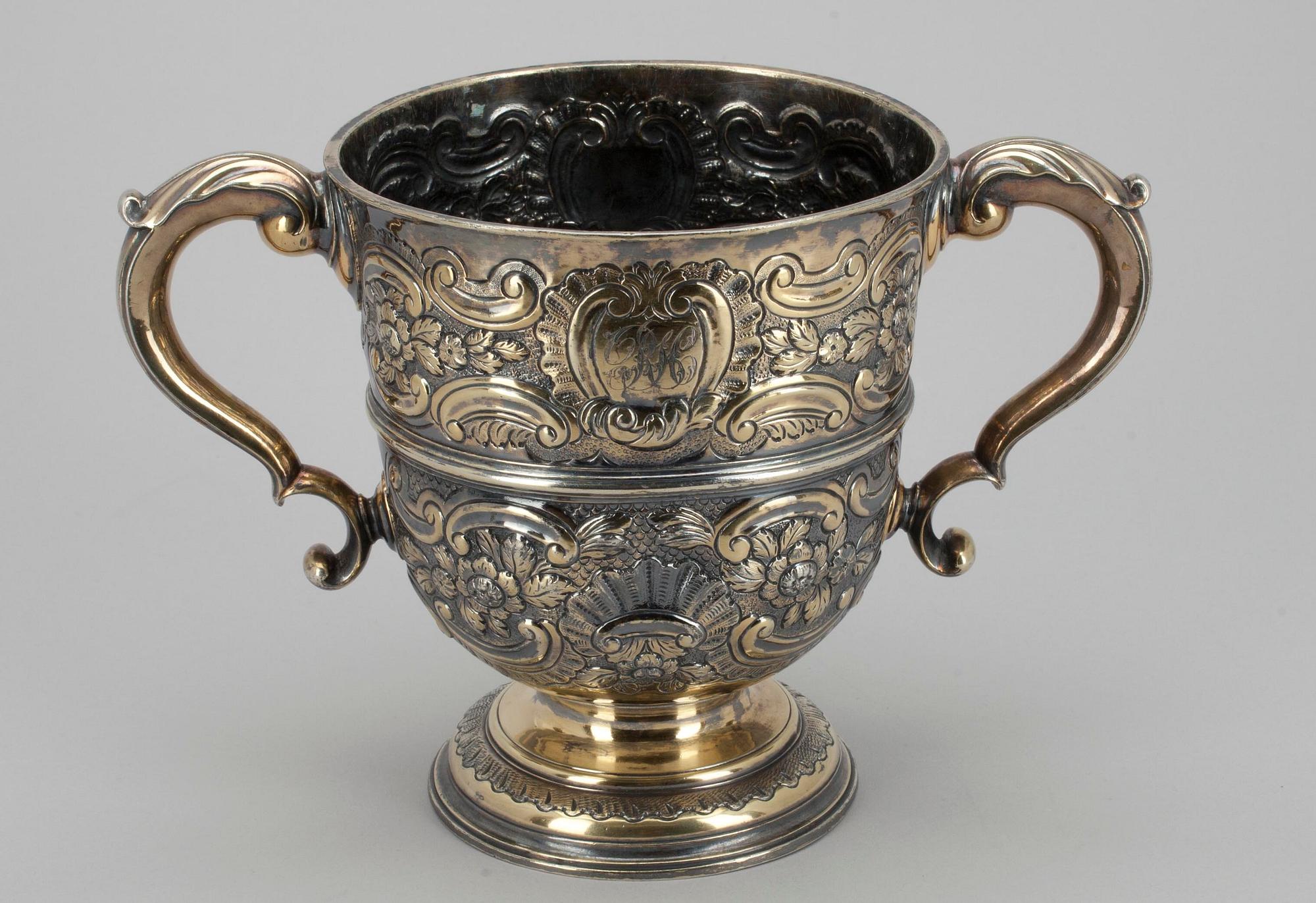 POKAL, förgylld silver, otydliga stämplar,  England 1700-tal. Vikt ca 774 g.