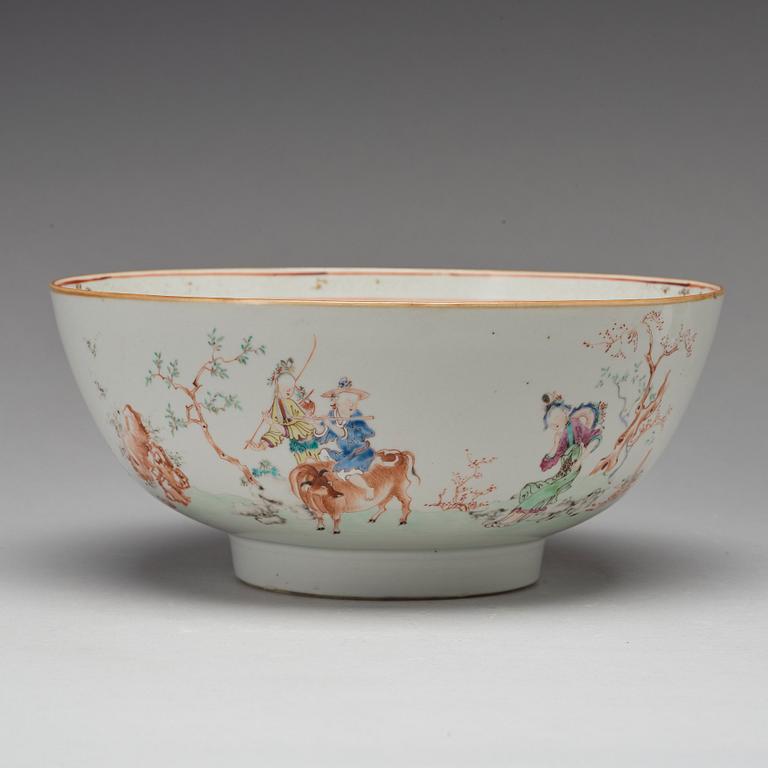 A famille rose punch bowl, Qing dynasty, Qianlong (1736-95).