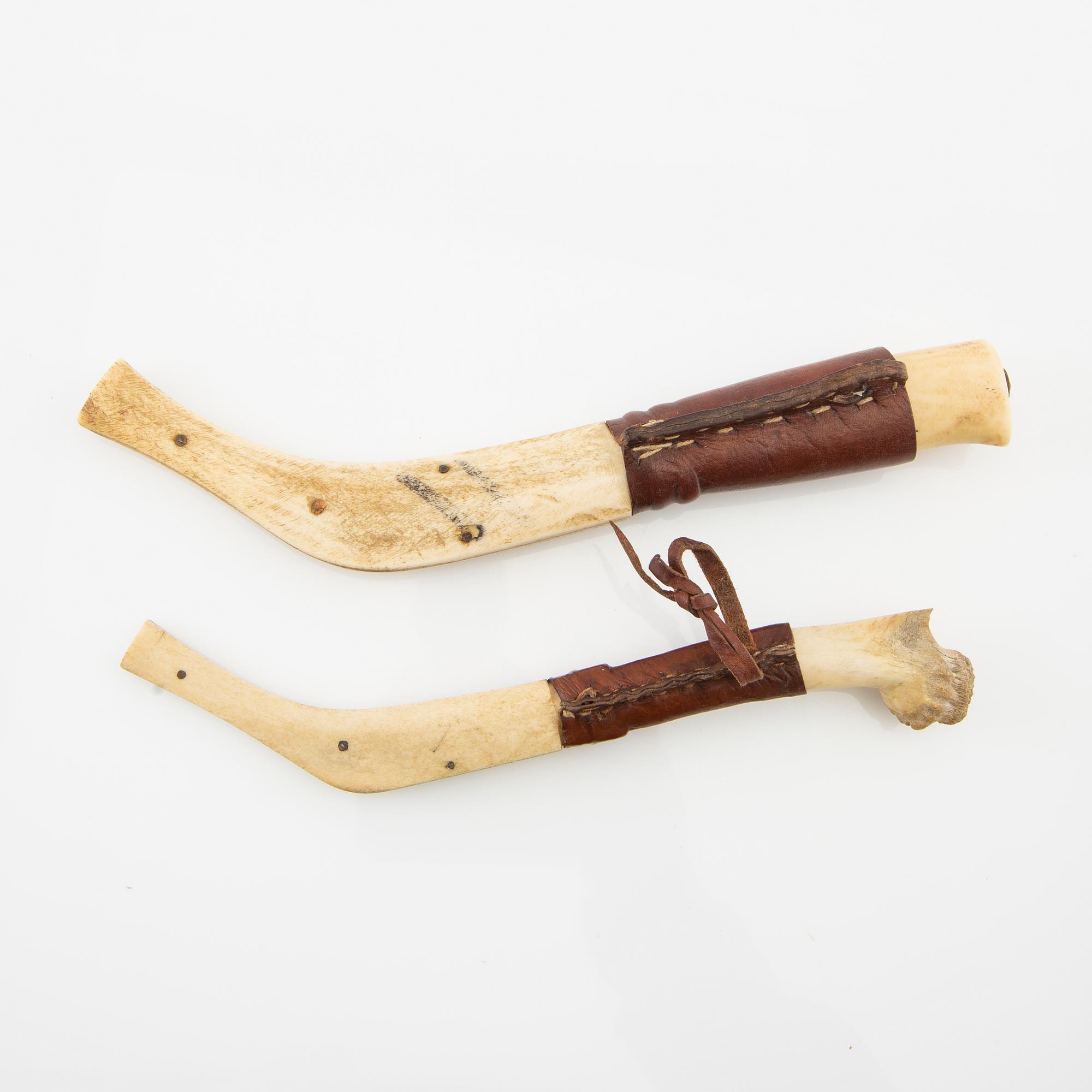 Halvhornsknivar 2 st., en sk. Dubbelkniv, en daterad 1927.